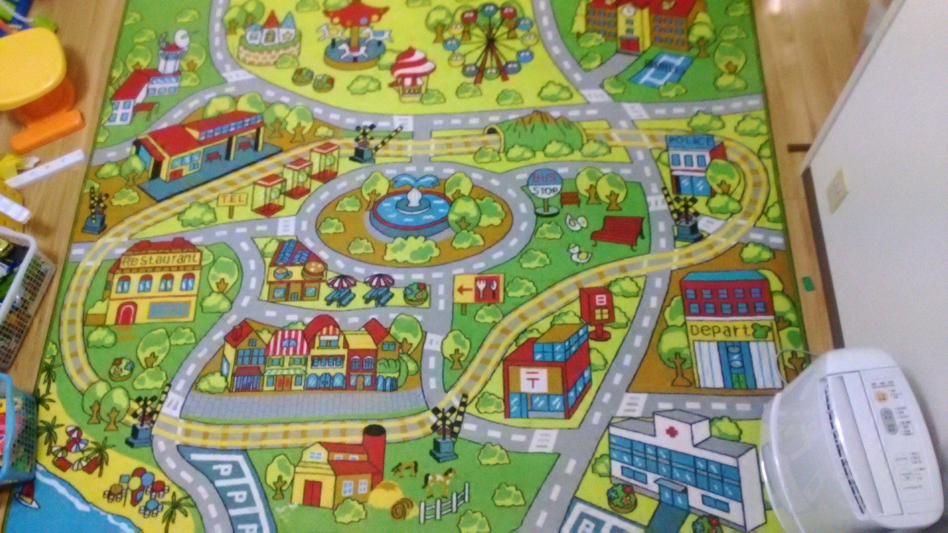 幼児向けに道路や線路の絵が描いてある絨毯カーペットのお勧めは